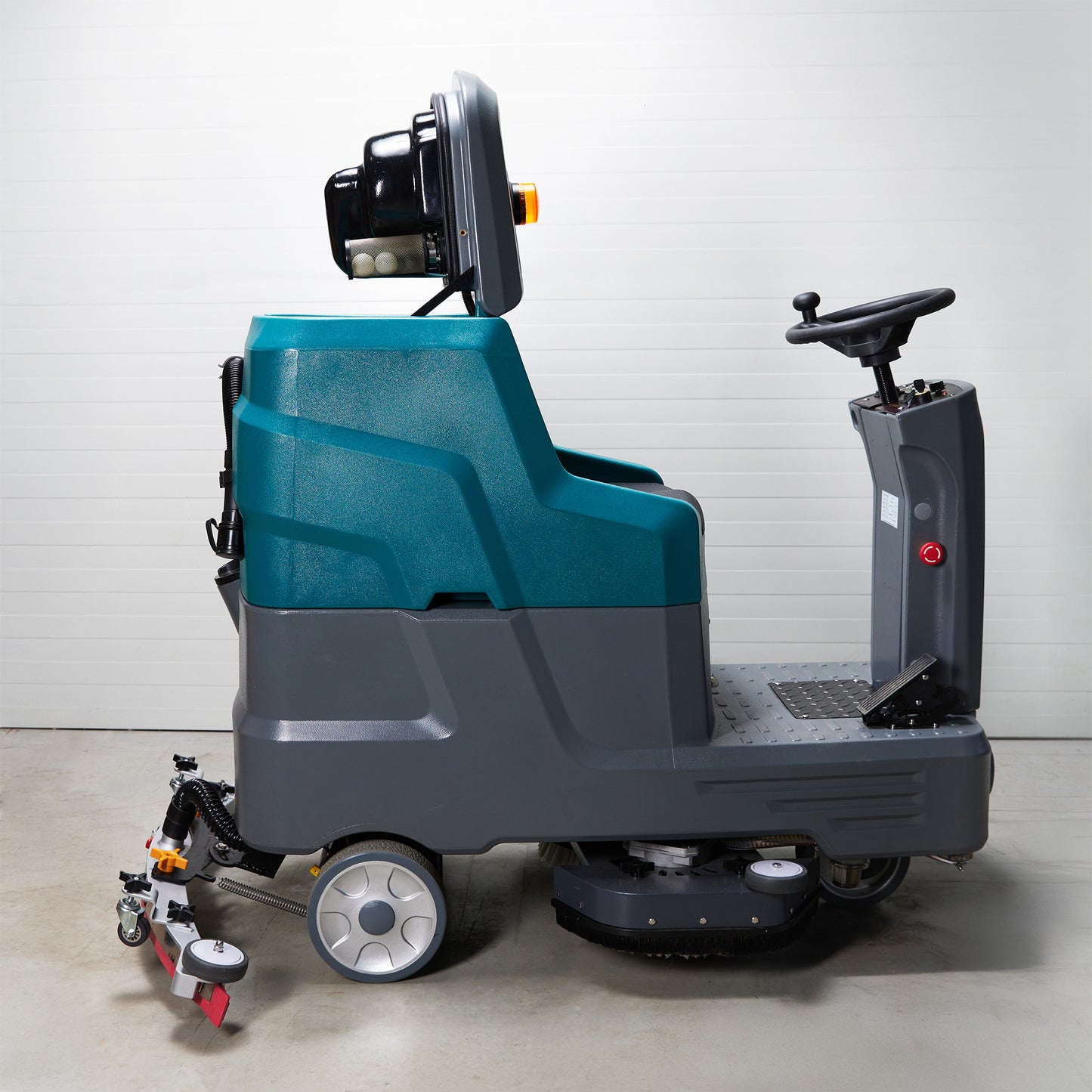 Rankiniu būdu stumiama grindų plovimo mašina Veltra P3