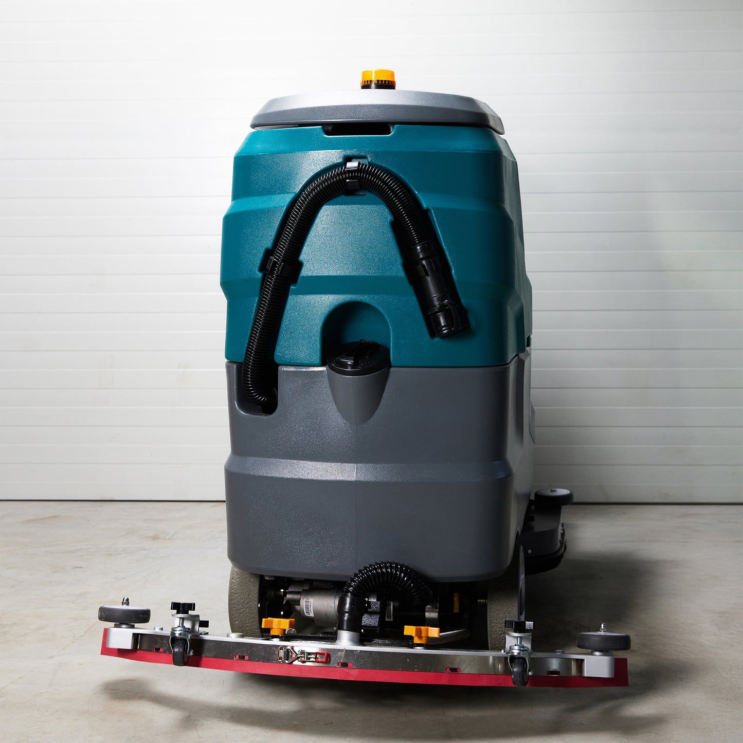 Rankiniu būdu stumiama grindų plovimo mašina Veltra P3