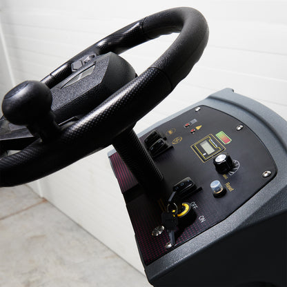 Rankiniu būdu stumiama grindų plovimo mašina Veltra P4