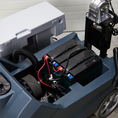 Rankiniu būdu stumiama grindų plovimo mašina Veltra P4