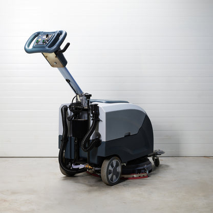 Rankiniu būdu stumiama grindų plovimo mašina Veltra P2